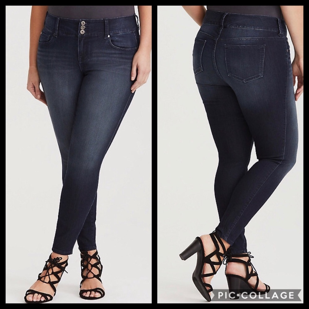 🚫SOLD🚫TORRID•14 TALL dark wash Jeggings